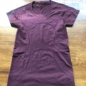 BARLEY WORN Lululemon swiftly tee!
